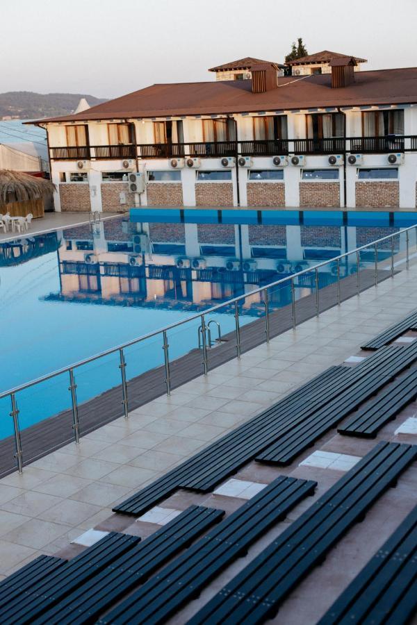 Dem Hotel Sukhumi Exterior photo