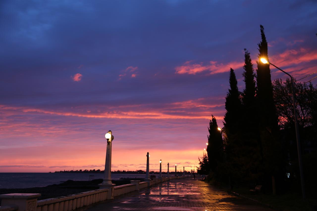 Dem Hotel Sukhumi Exterior photo