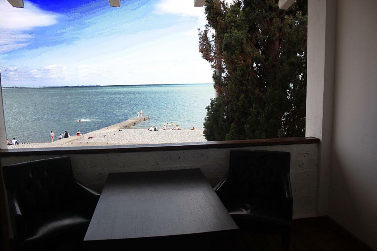 Dem Hotel Sukhumi Exterior photo