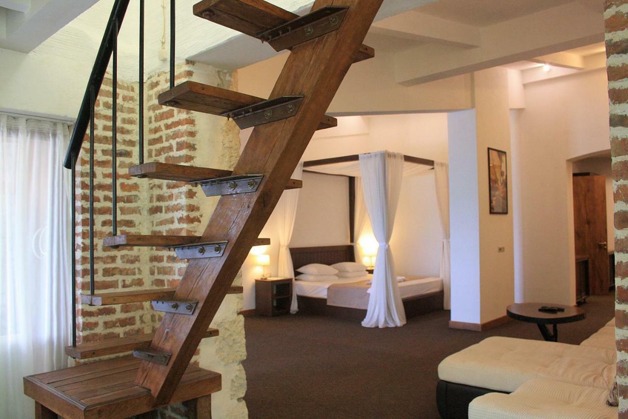Dem Hotel Sukhumi Exterior photo